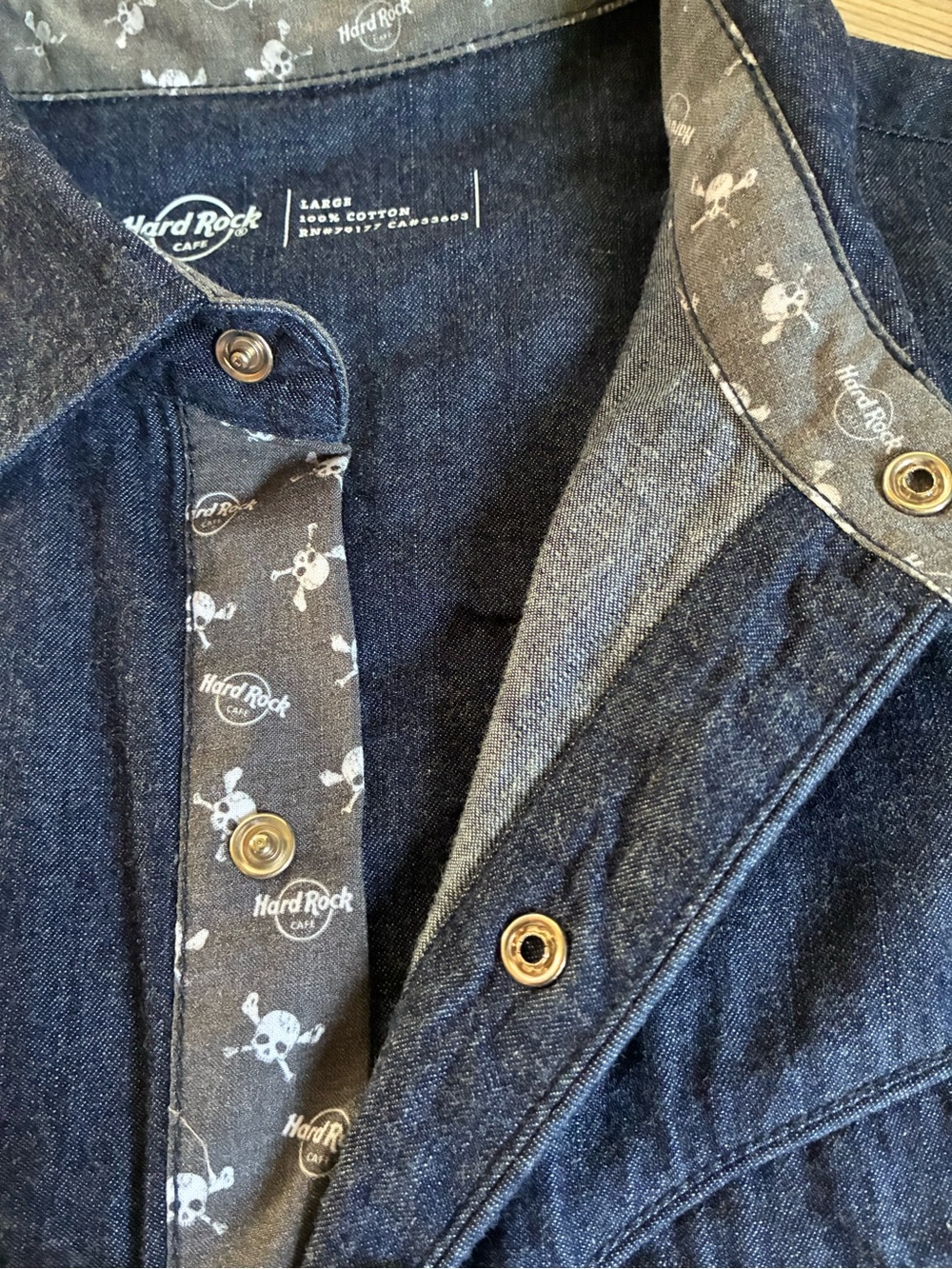 Hard Rock Café Denim Snap-Up Shirt Ho Chi Minh City Guitar Graphic Men’s L - Picture 5 of 14